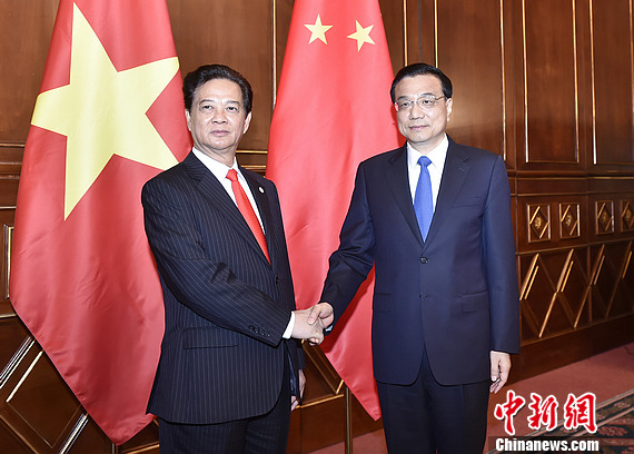 李克强会见越南总理阮晋勇:妥善处理和管控好海上分歧