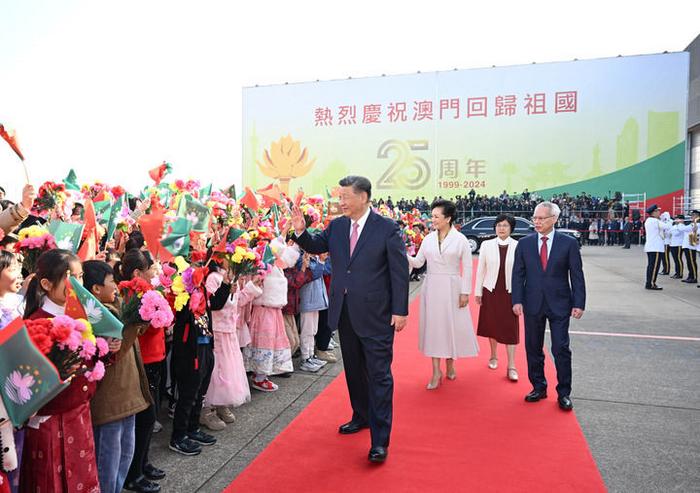 圆满结束在澳门的各项活动习近平离开澳门返回北京