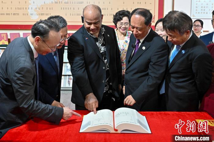 瑙鲁总统戴维·阿迪昂广东江门寻根谒祖